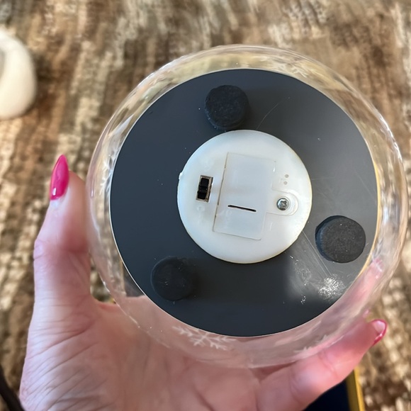 Beautiful glass ornament snowflake design inside snowflake and color change base - Picture 3 of 10